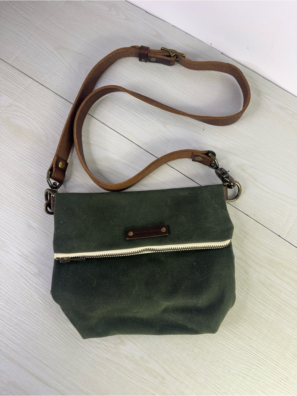 Like new Red House The Satchel Green Waxed Canvas Leather Strap Crossbody Bag
